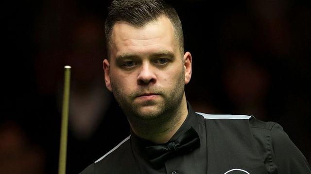 明星背后必 明星背后必