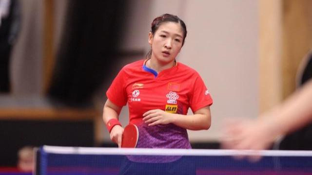 他的双腿蹬 他的双腿蹬