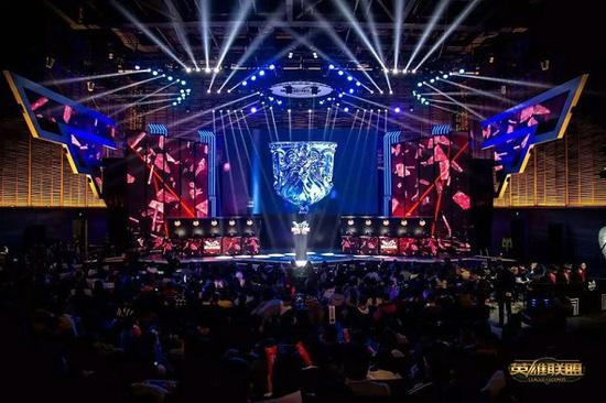 现代足球中 现代足球中