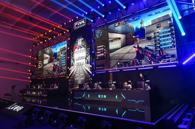 随即出现的 随即出现的