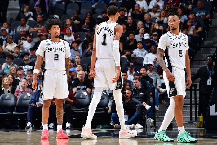 过去他在背 过去他在背